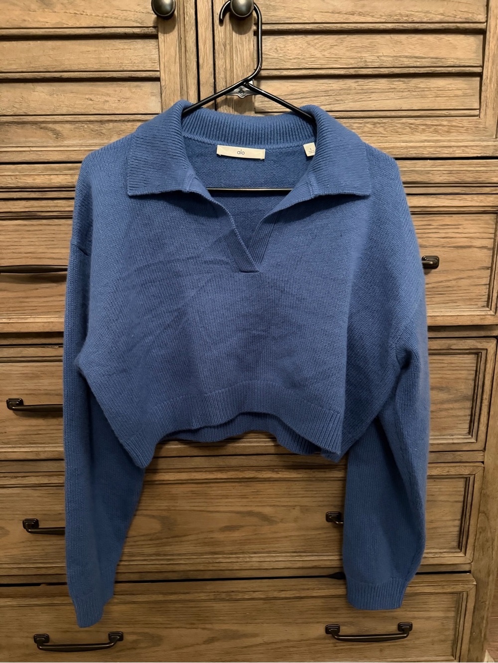 ALO Yoga SAMPLE Cropped Collared V-Neck Sweater - Blue